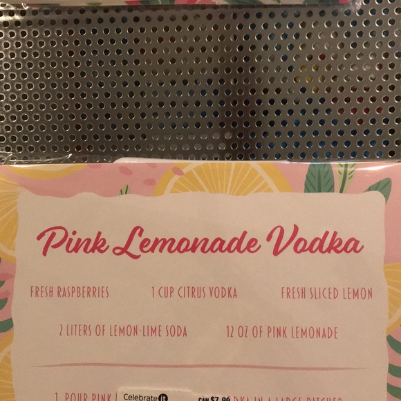 Assortment of tropical themed cocktail party napkins. - Picture 14 of 15